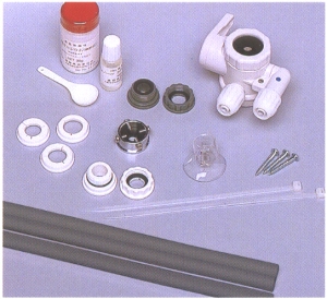 ���򐅐����t���A�_�v�^�[�t�������B�}���`�A�_�v�^�[���܂ނW��ނ̃A�_�v�^�[���Z�b�g���Ă��܂��̂ŁA�ǂ̂悤�Ȏ֌��ł��ȒP�Ɏ��t���邱�Ƃ��ł��܂��B